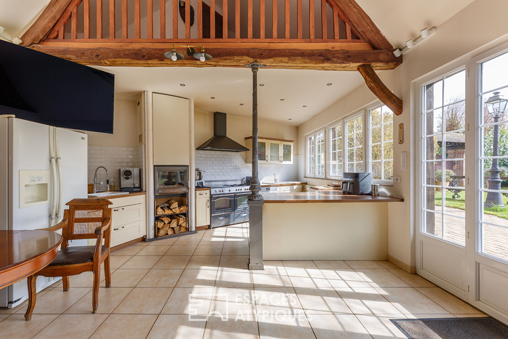 Elegant farmhouse with swimming pool and outbuildings