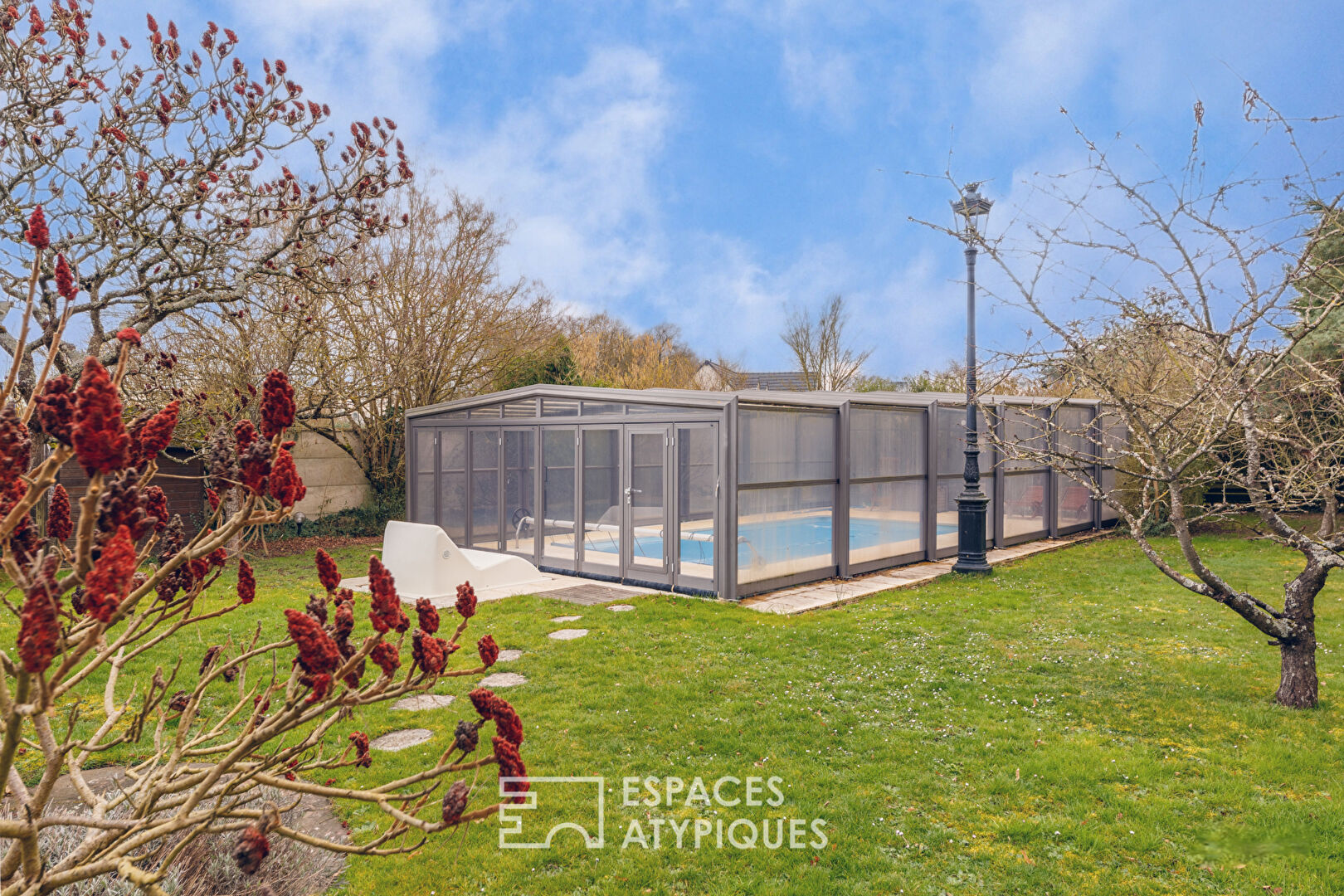 Elegant farmhouse with swimming pool and outbuildings