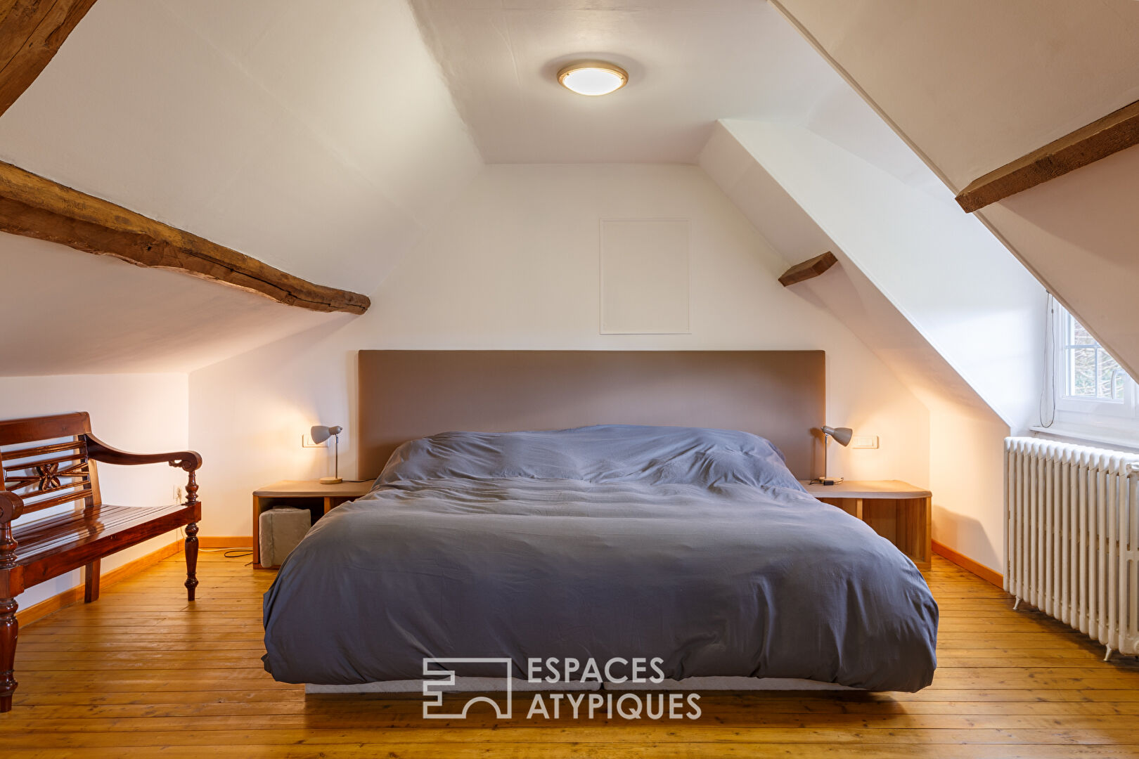 Elegant farmhouse with swimming pool and outbuildings