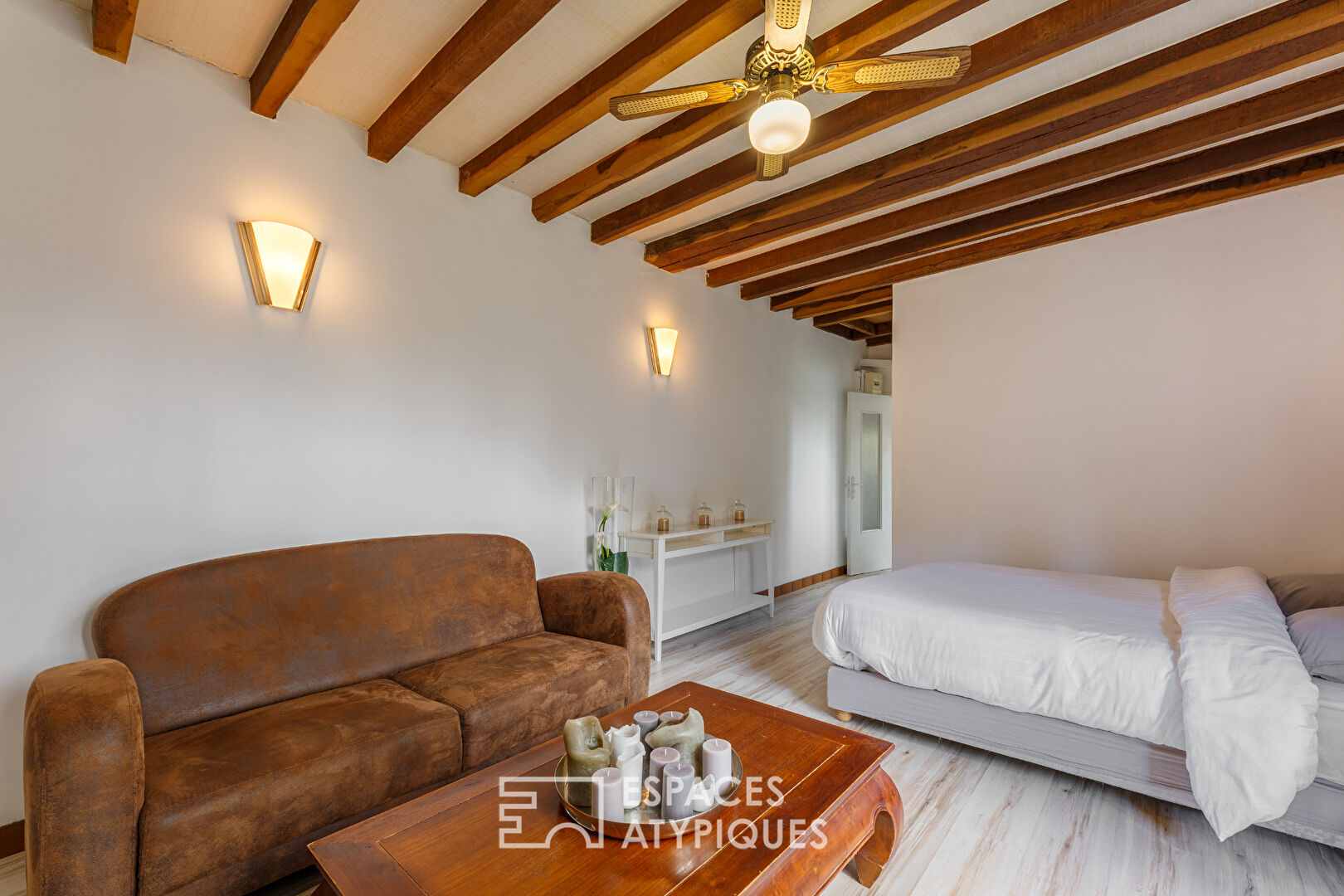 Elegant farmhouse with swimming pool and outbuildings