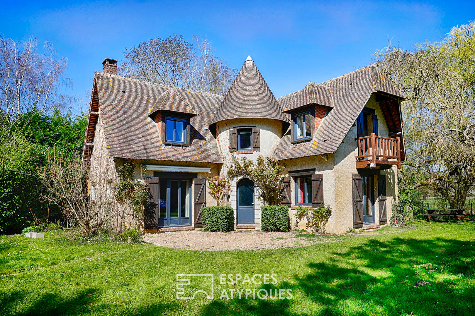 Charming house on the banks of the Eure