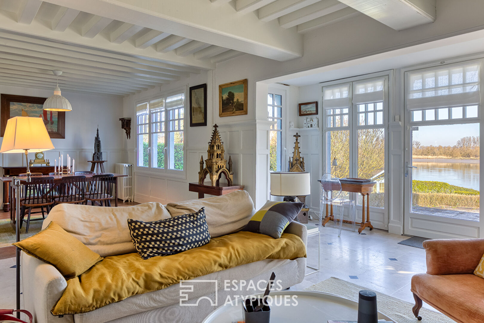 Maison de charme dans un cadre idyllique surplombant la Seine