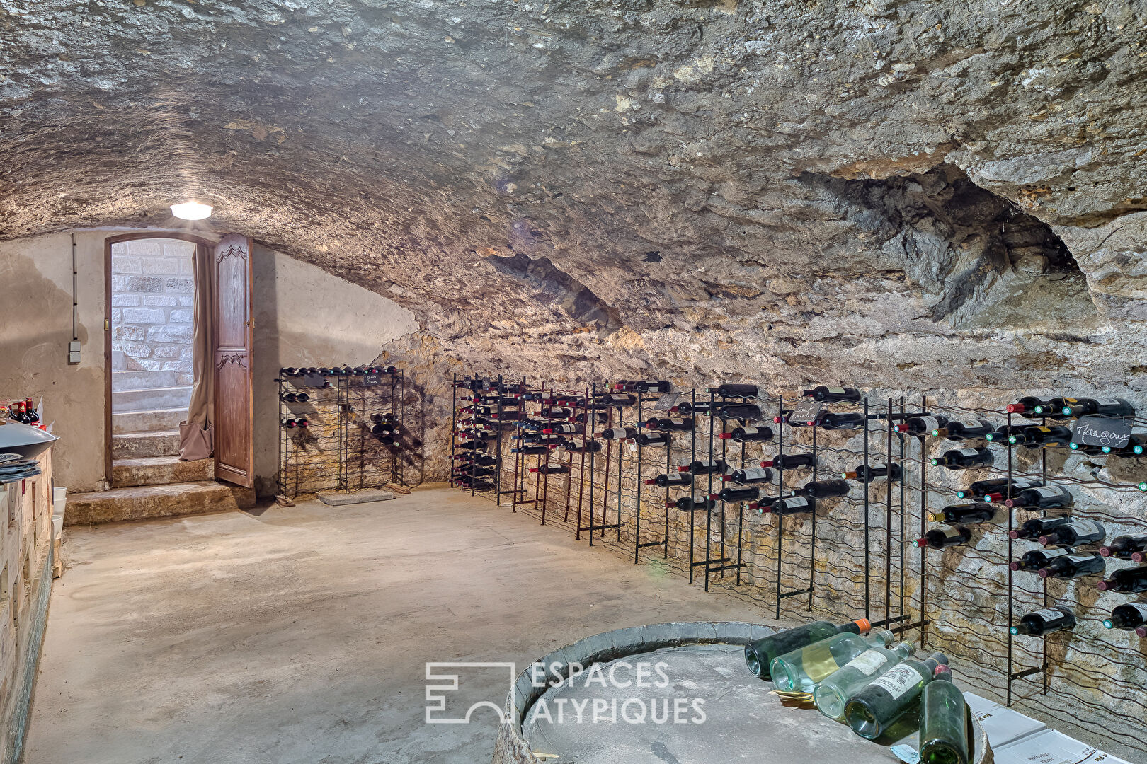 Ancienne ferme réhabilitée avec dépendances et poolhouse