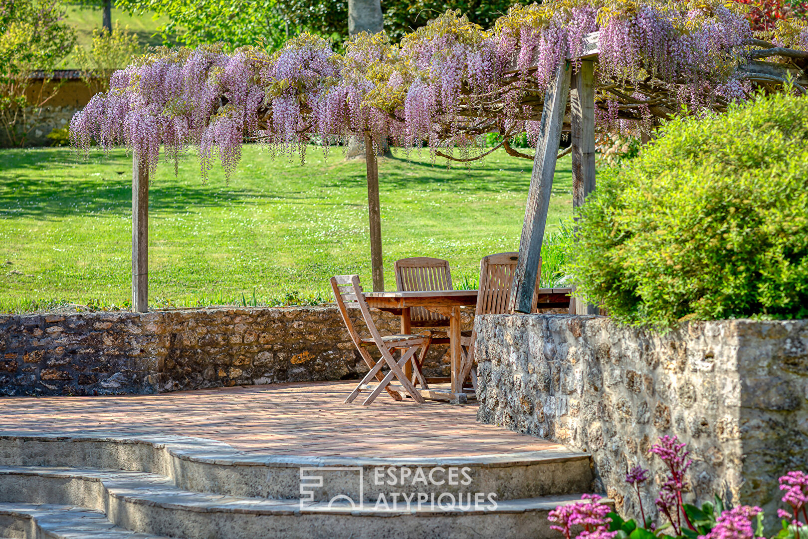 Ancienne ferme réhabilitée avec dépendances et poolhouse