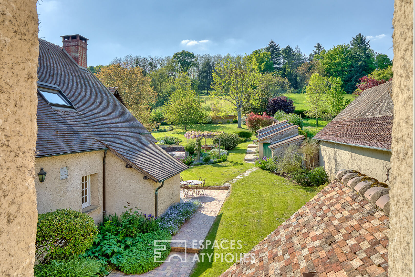 Ancienne ferme réhabilitée avec dépendances et poolhouse