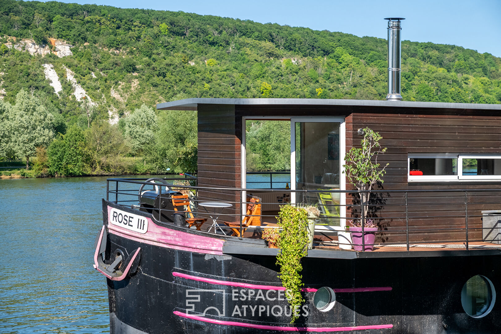 Spacieuse péniche en face de Giverny