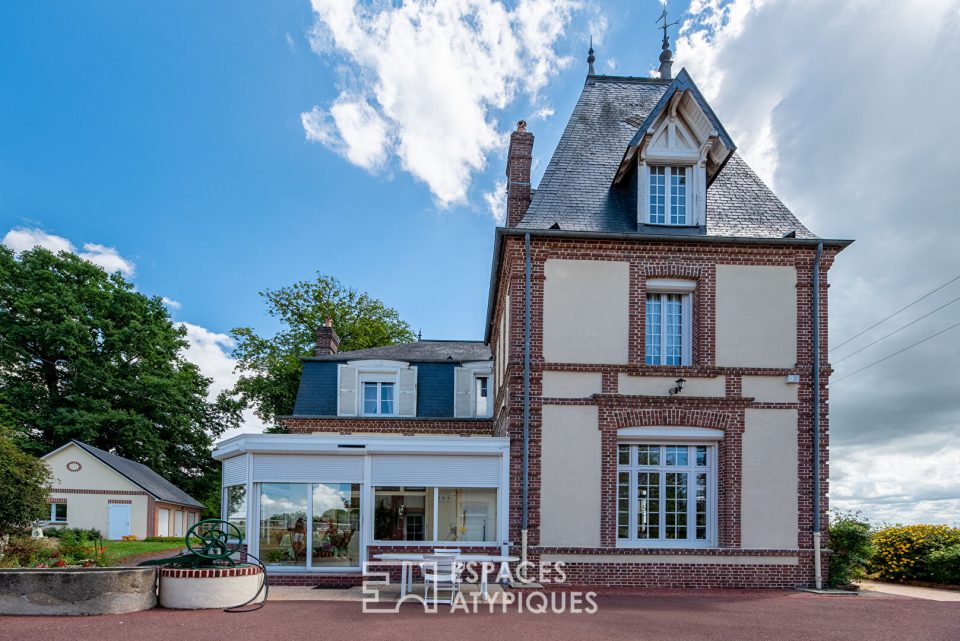 Ancien manoir normand avec dépendances