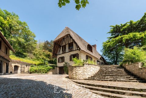 Grande chaumière authentique à réinventer