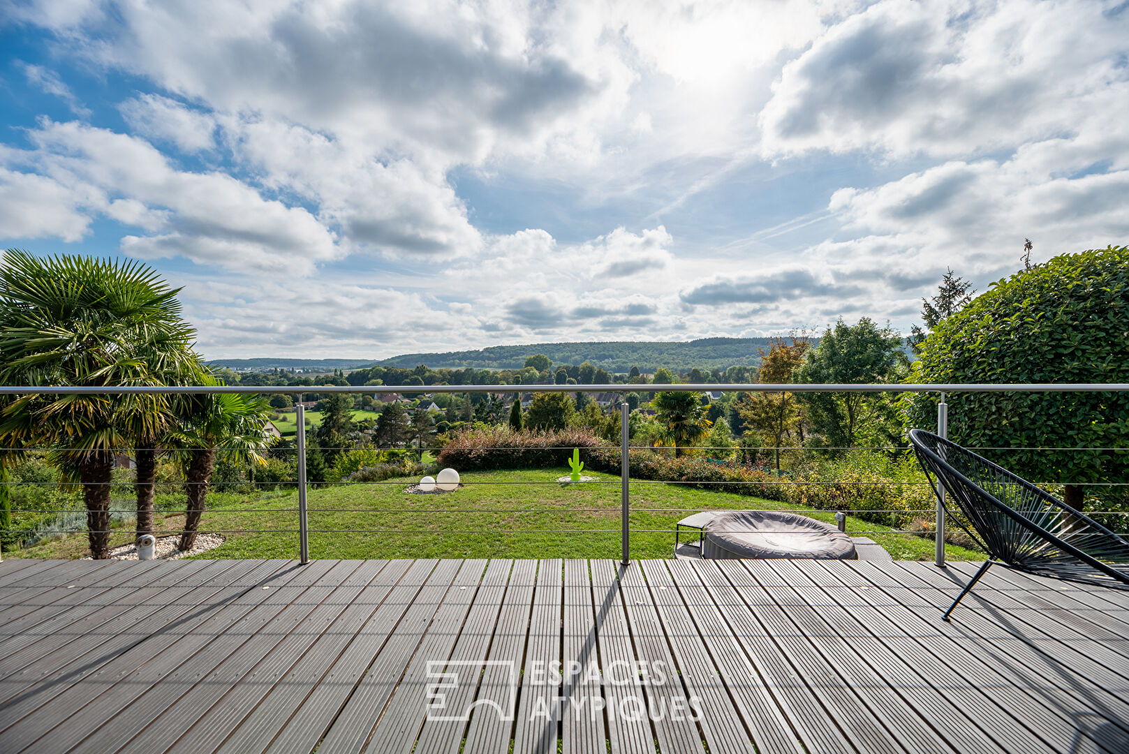 Exceptionnelle maison d’architecte avec vue sur la vallée de l’Iton