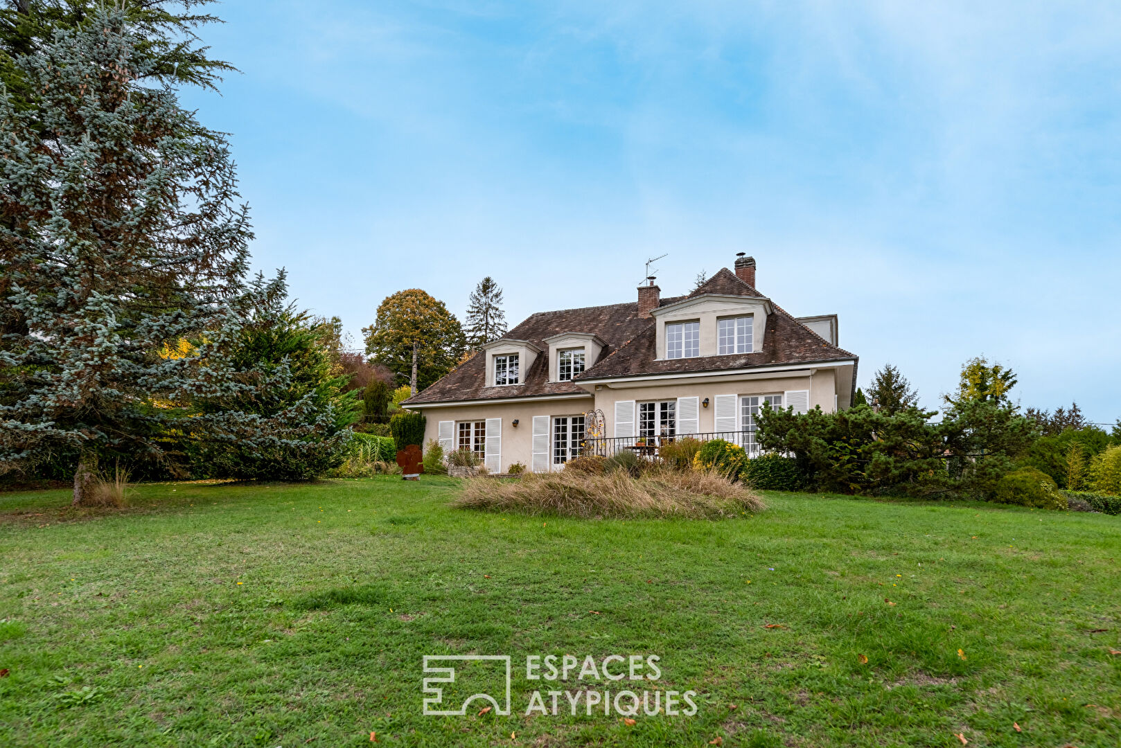 Maison de style Ile-de-France avec vue sur la vallée