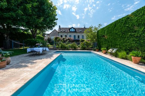 Maison familiale en pierre avec piscine et dépendances