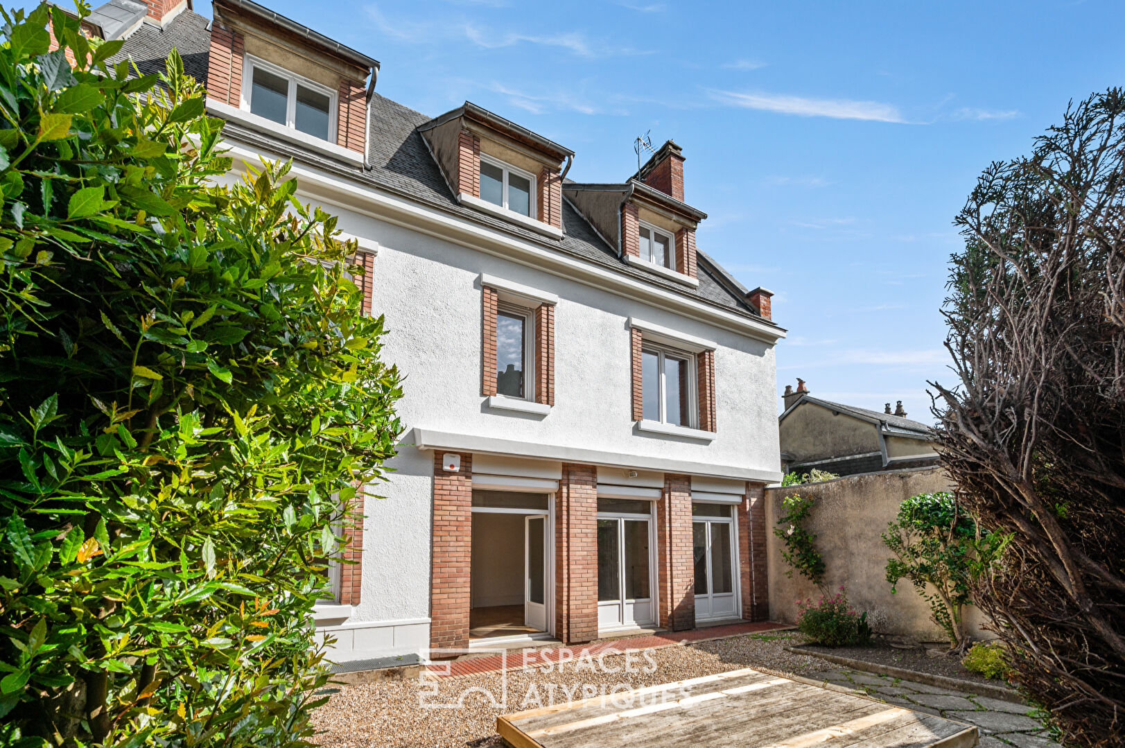 Spacious townhouse a stone’s throw from the cathedral