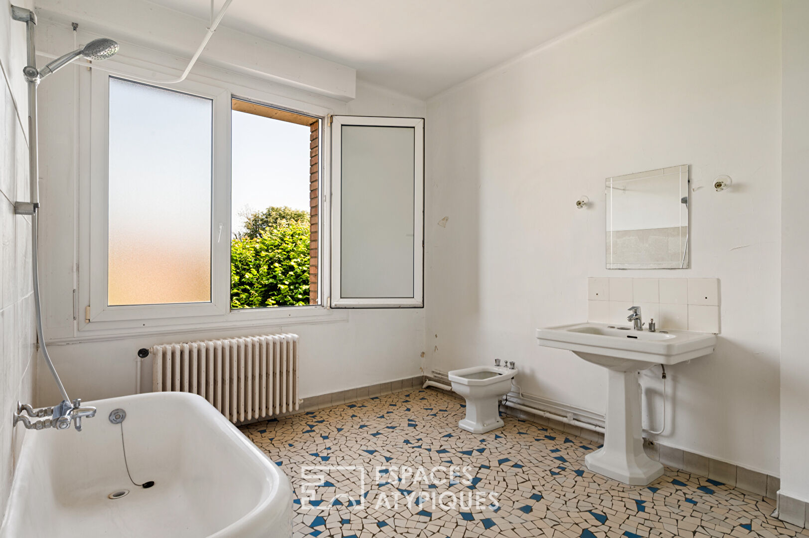 Spacious townhouse a stone’s throw from the cathedral