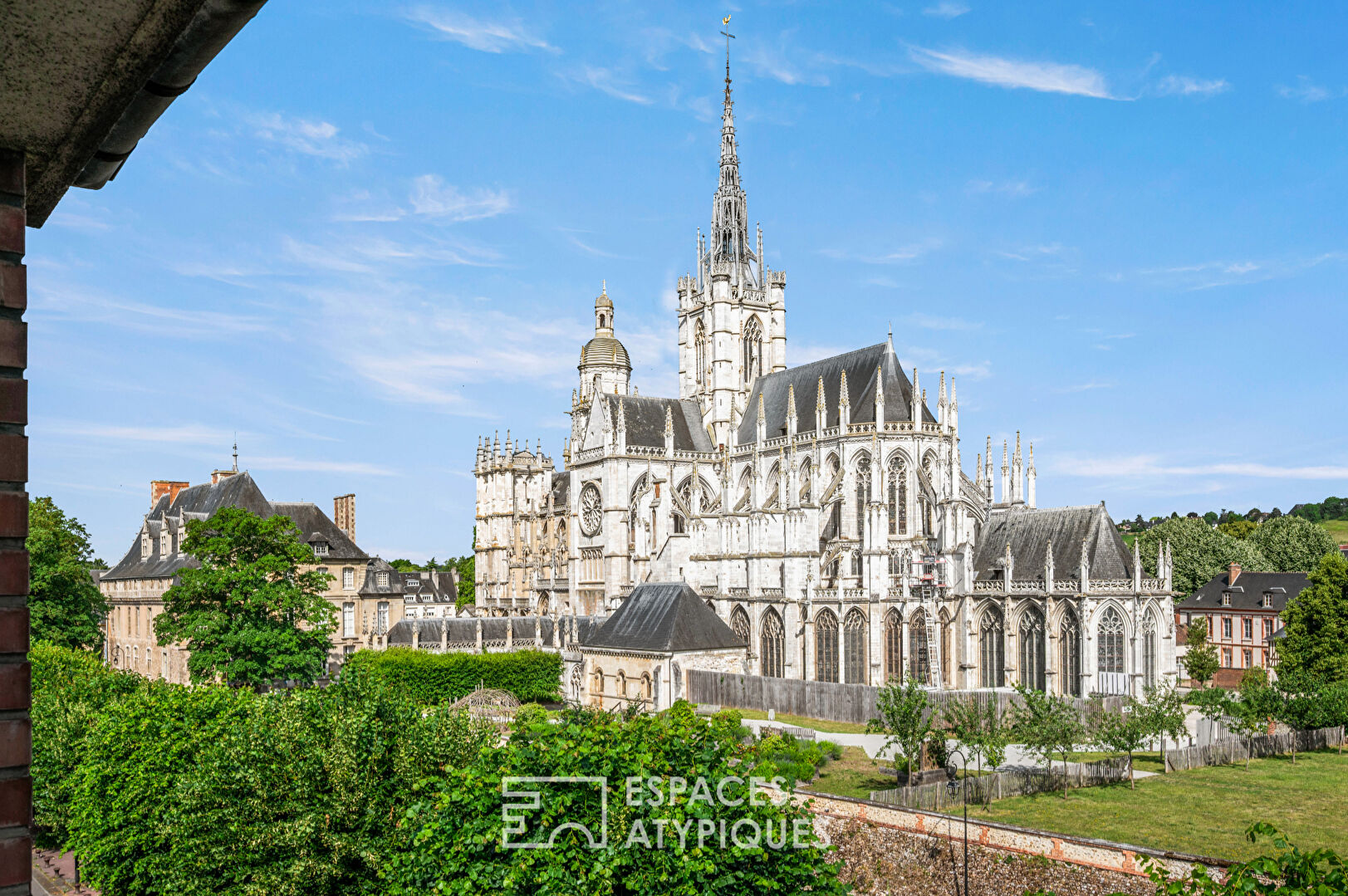 Spacious townhouse a stone’s throw from the cathedral
