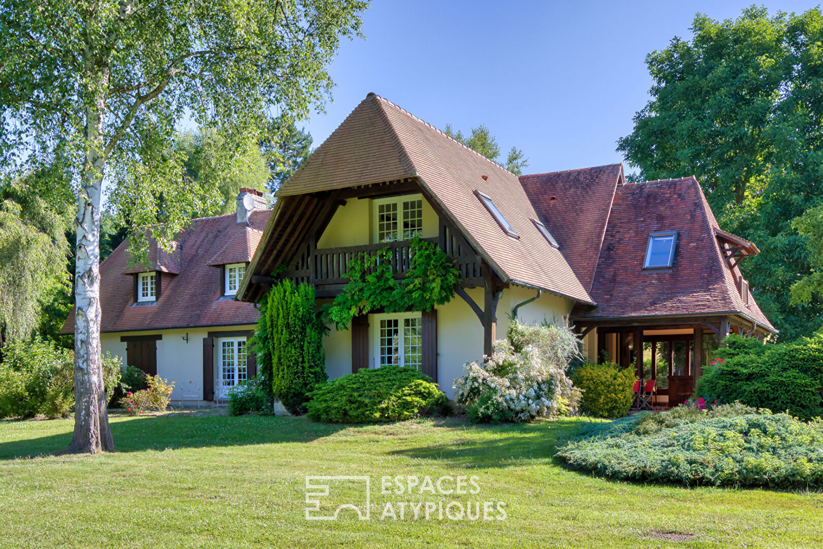 Property crossed by the river in one of the most beautiful villages in France