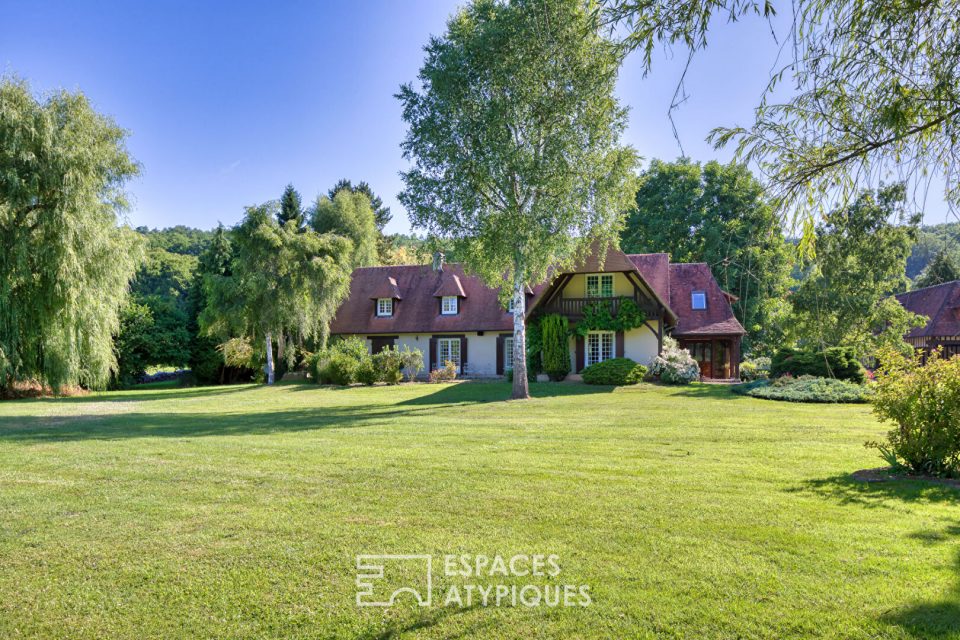Propriété traversée par la rivière dans un des plus beaux villages de France