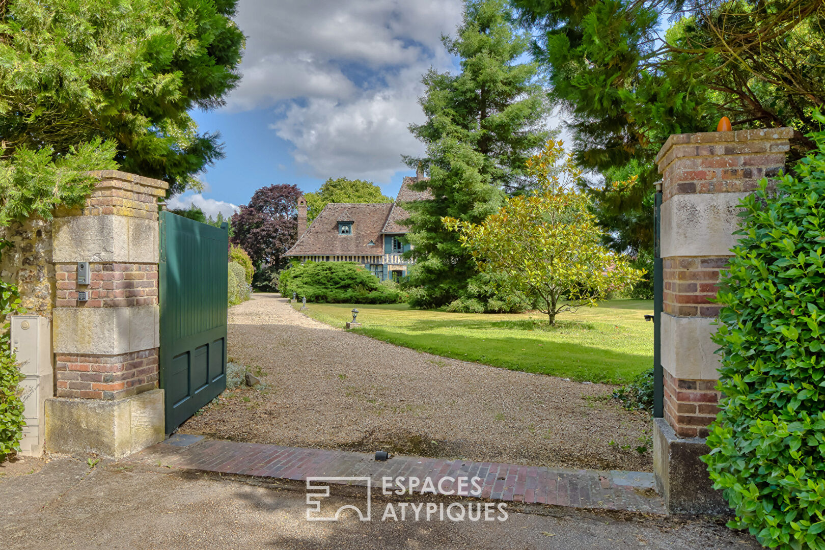 Former seigneury, a jewel of history in the heart of a Norman village