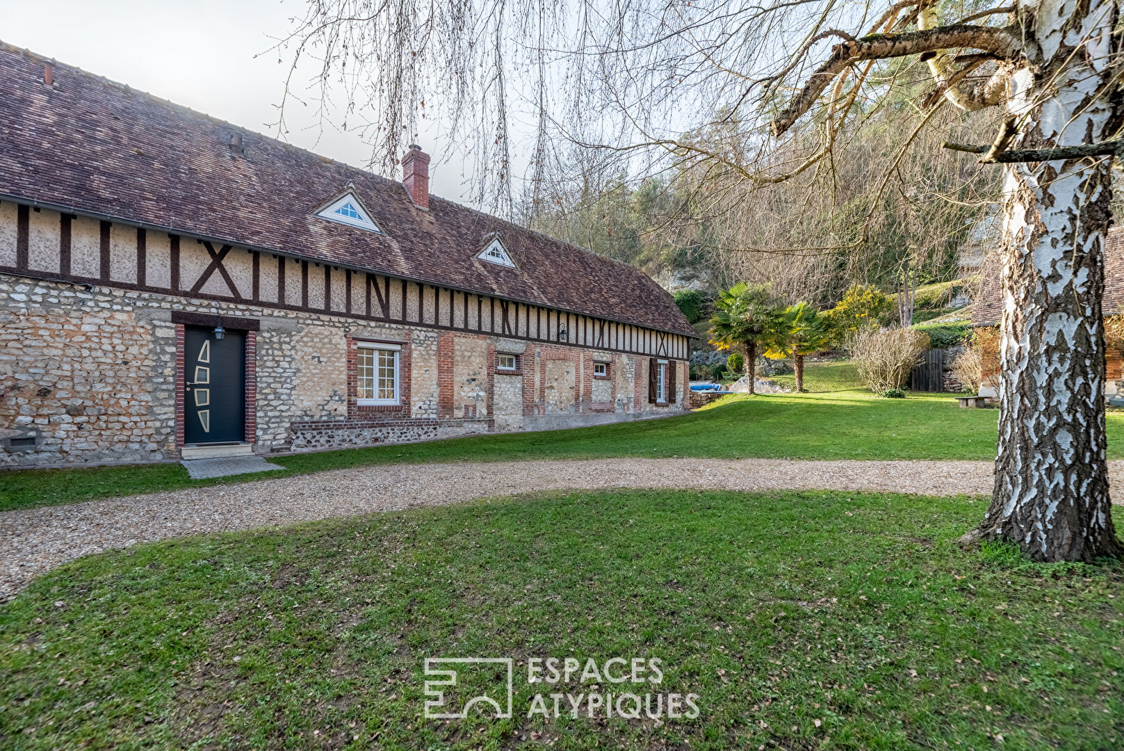 Elegant 1901 farmhouse in the heart of the Iton Valley