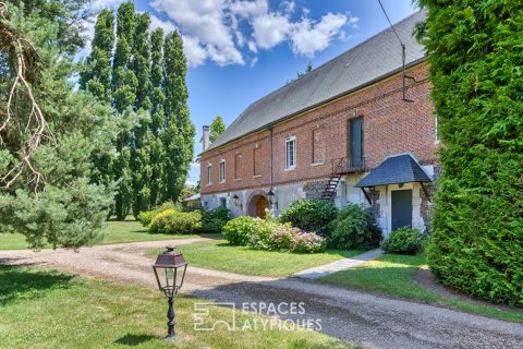 Manoir de famille du XVIIème siècle dans son parc