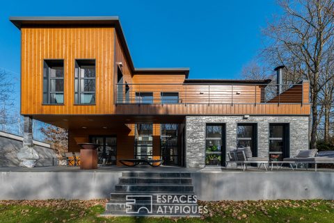 Astonishing wooden frame architect’s house on the edge of the forest