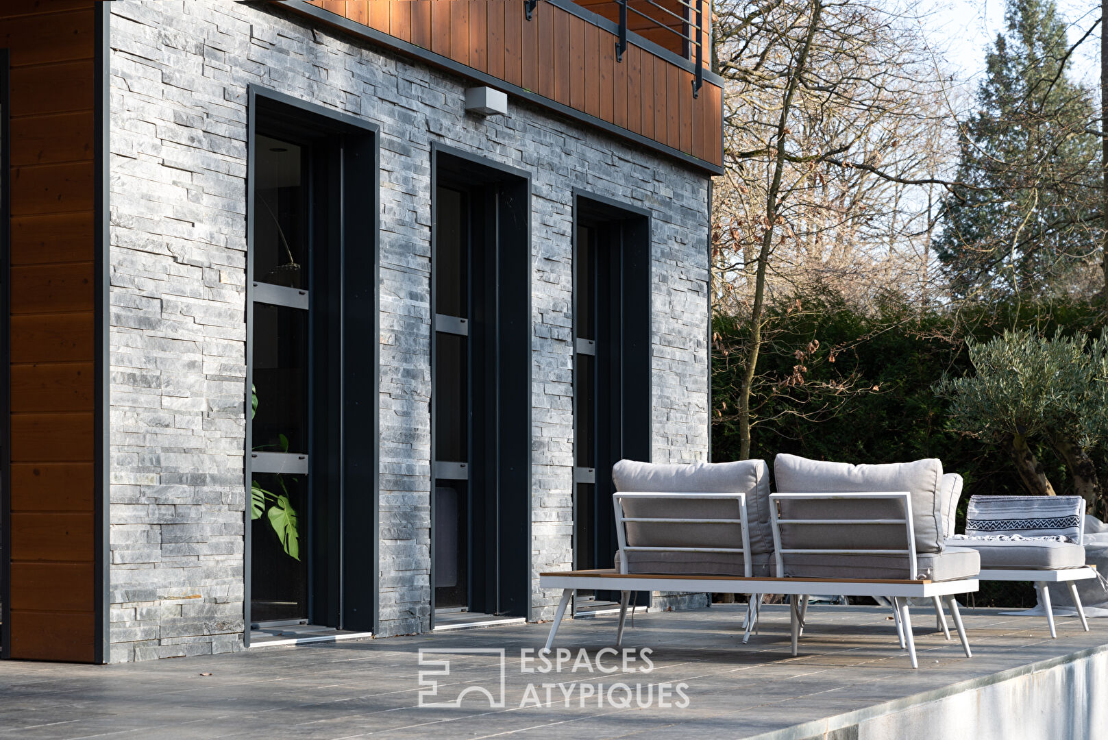 Audacieuse maison d’architecte ossature bois en lisère de forêt