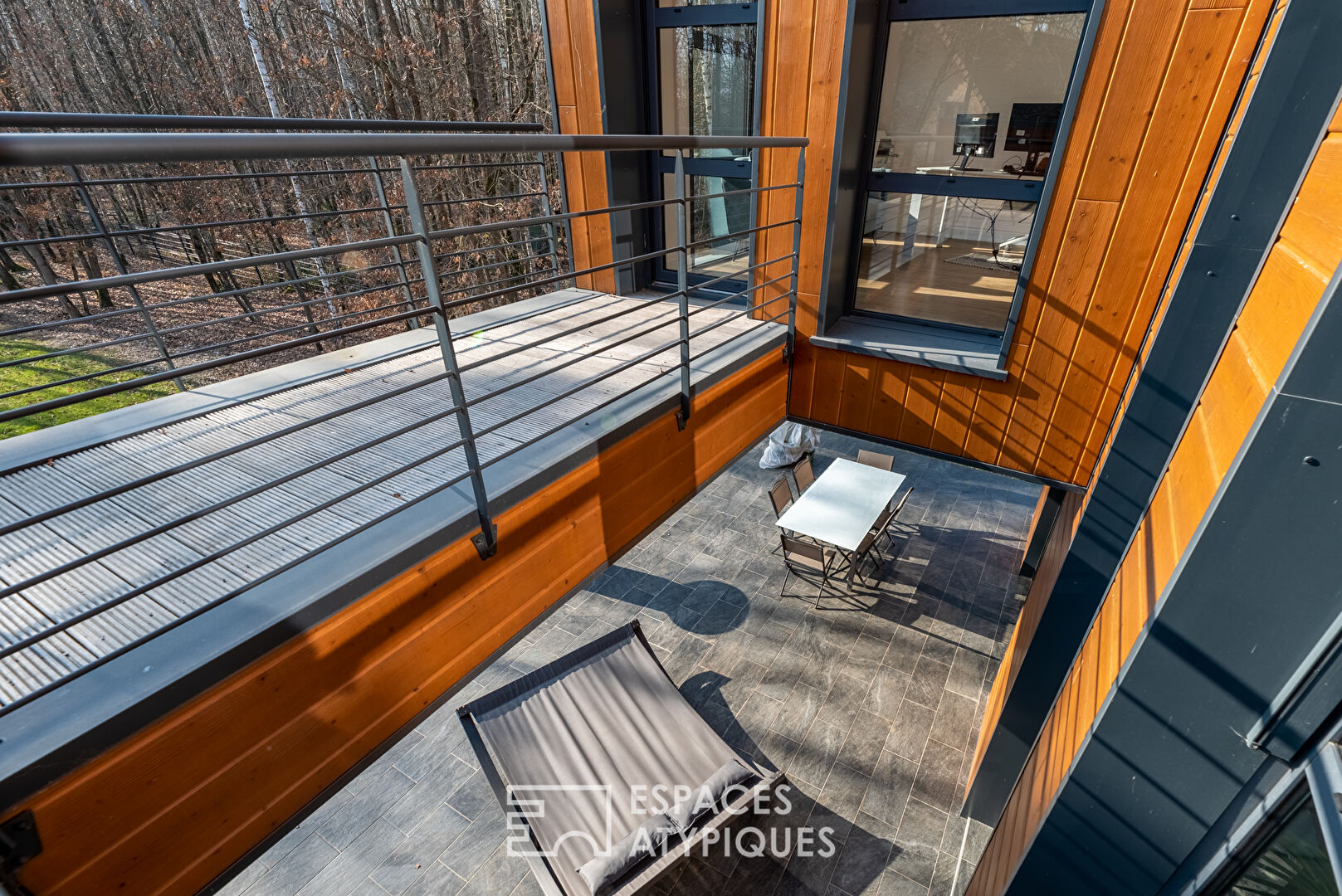 Audacieuse maison d’architecte ossature bois en lisère de forêt