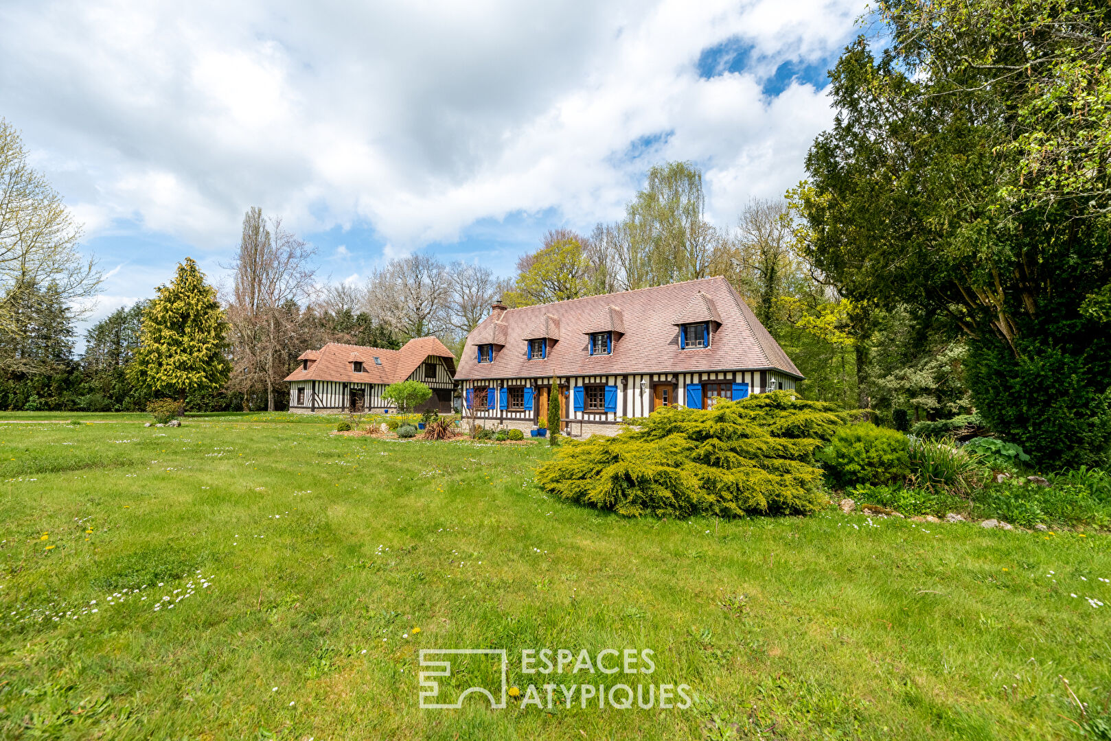 Mansion and its guest house in a 5000 m2 park