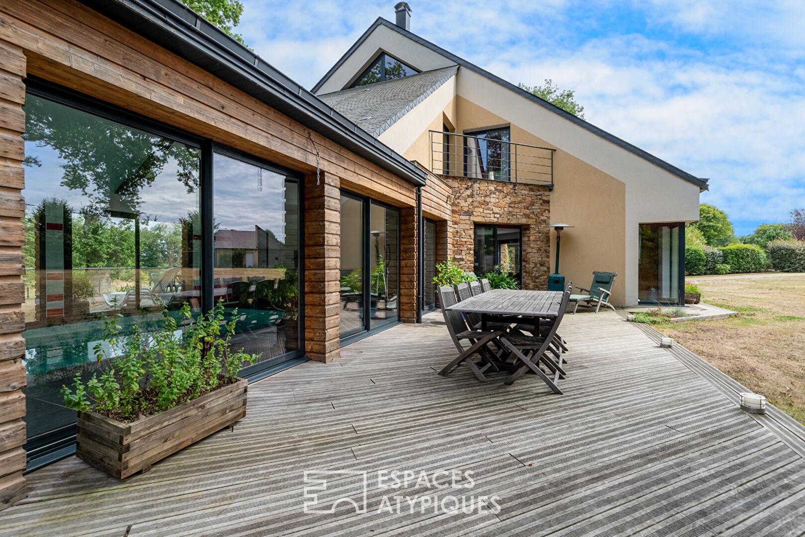 Architect-designed house on the edge of the forest with indoor swimming pool