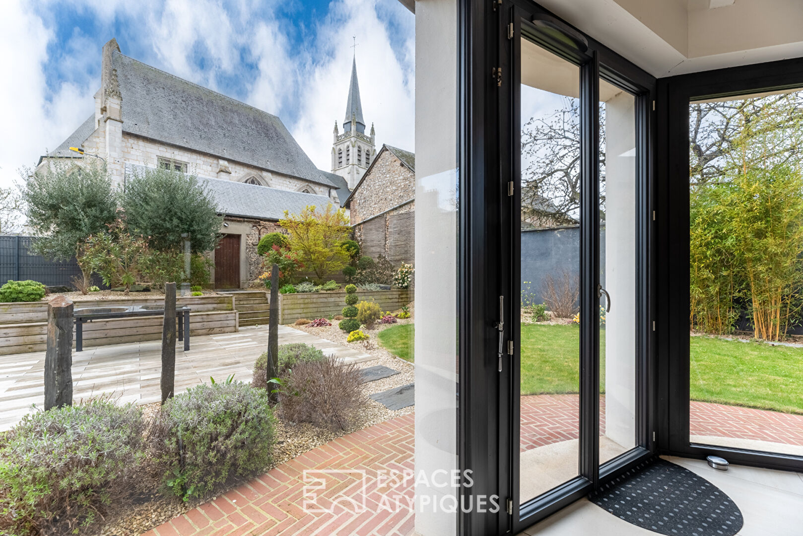 Maison bourgeoise à pans de bois avec extension en centre ville