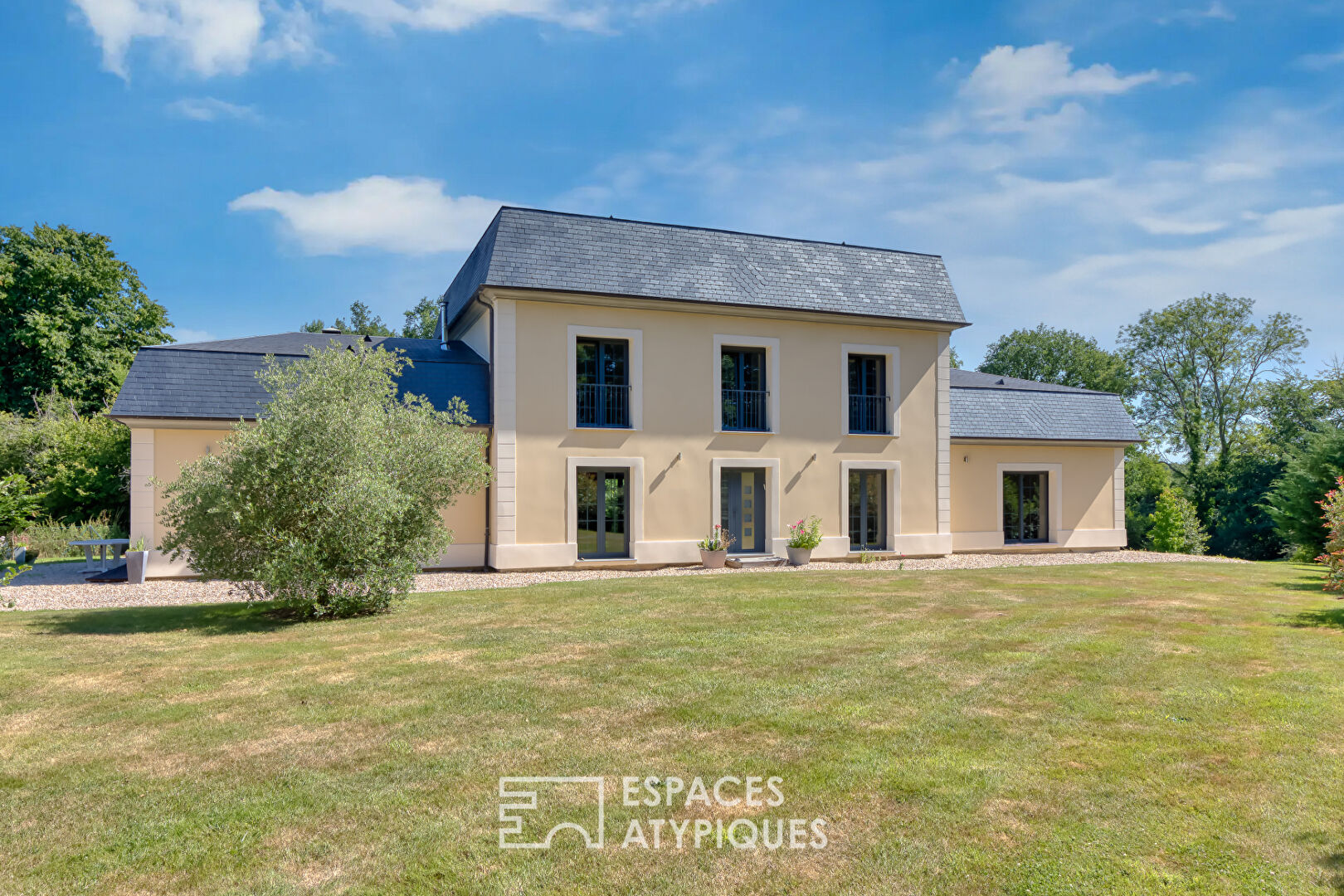Architect-designed house at the Golf du Champs de Bataille