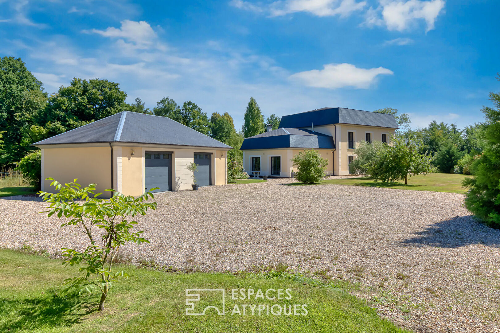 Architect-designed house at the Golf du Champs de Bataille