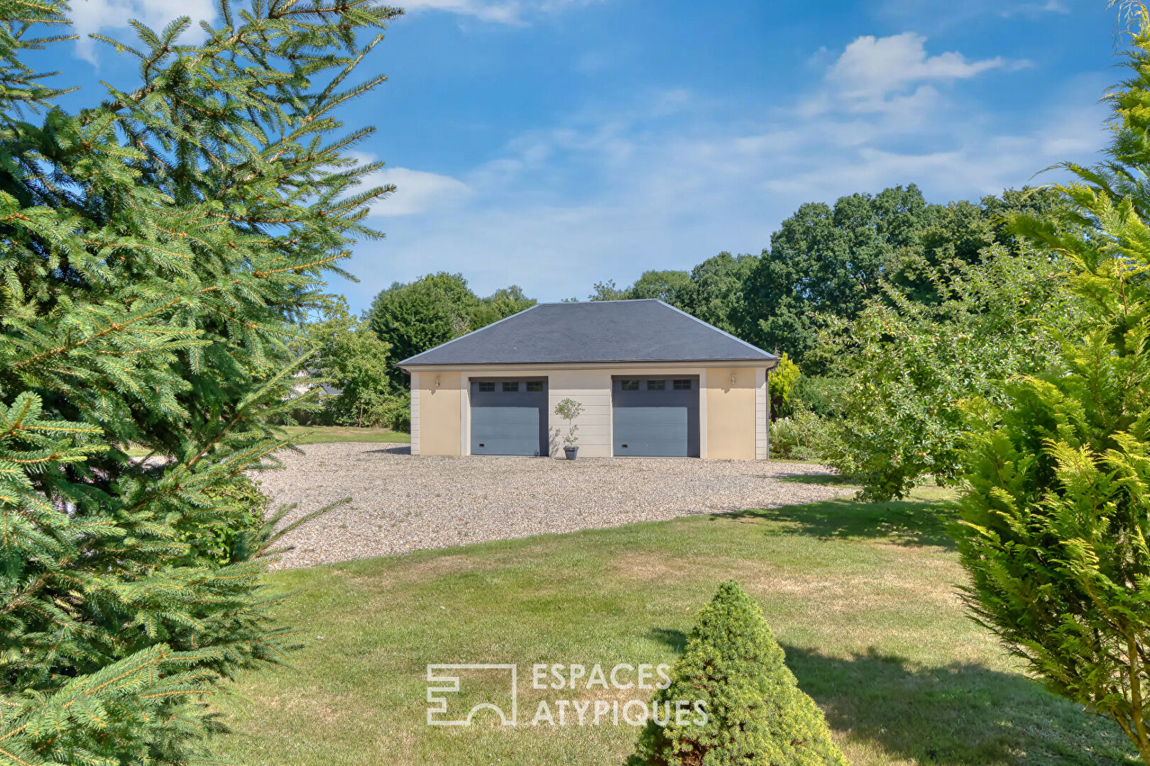 Architect-designed house at the Golf du Champs de Bataille