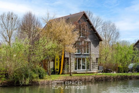 Maison contemporaine en bord de rivière et proche du Golf du Vaudreuil