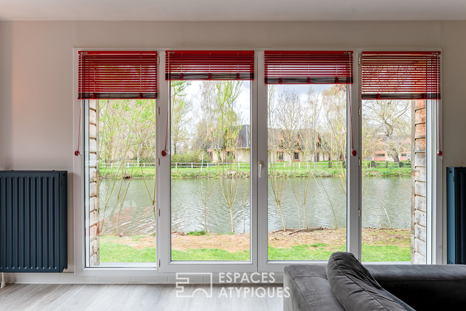 Maison contemporaine en bord de rivière et proche du Golf du Vaudreuil