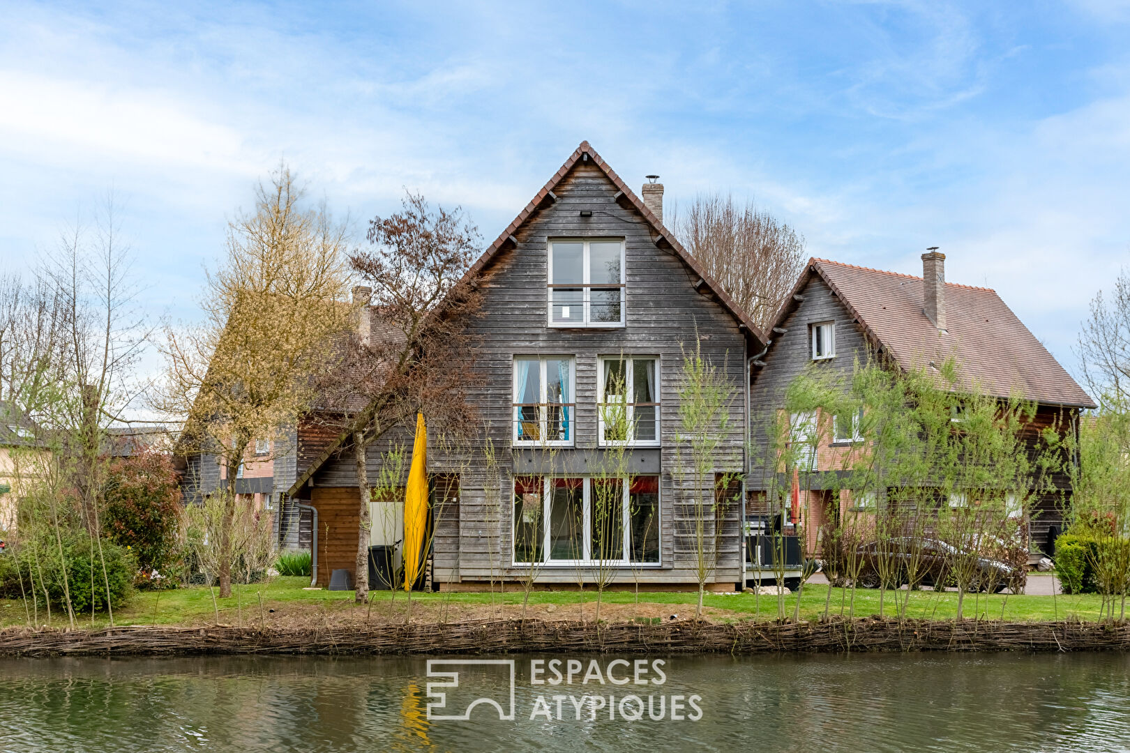 Maison contemporaine en bord de rivière et proche du Golf du Vaudreuil