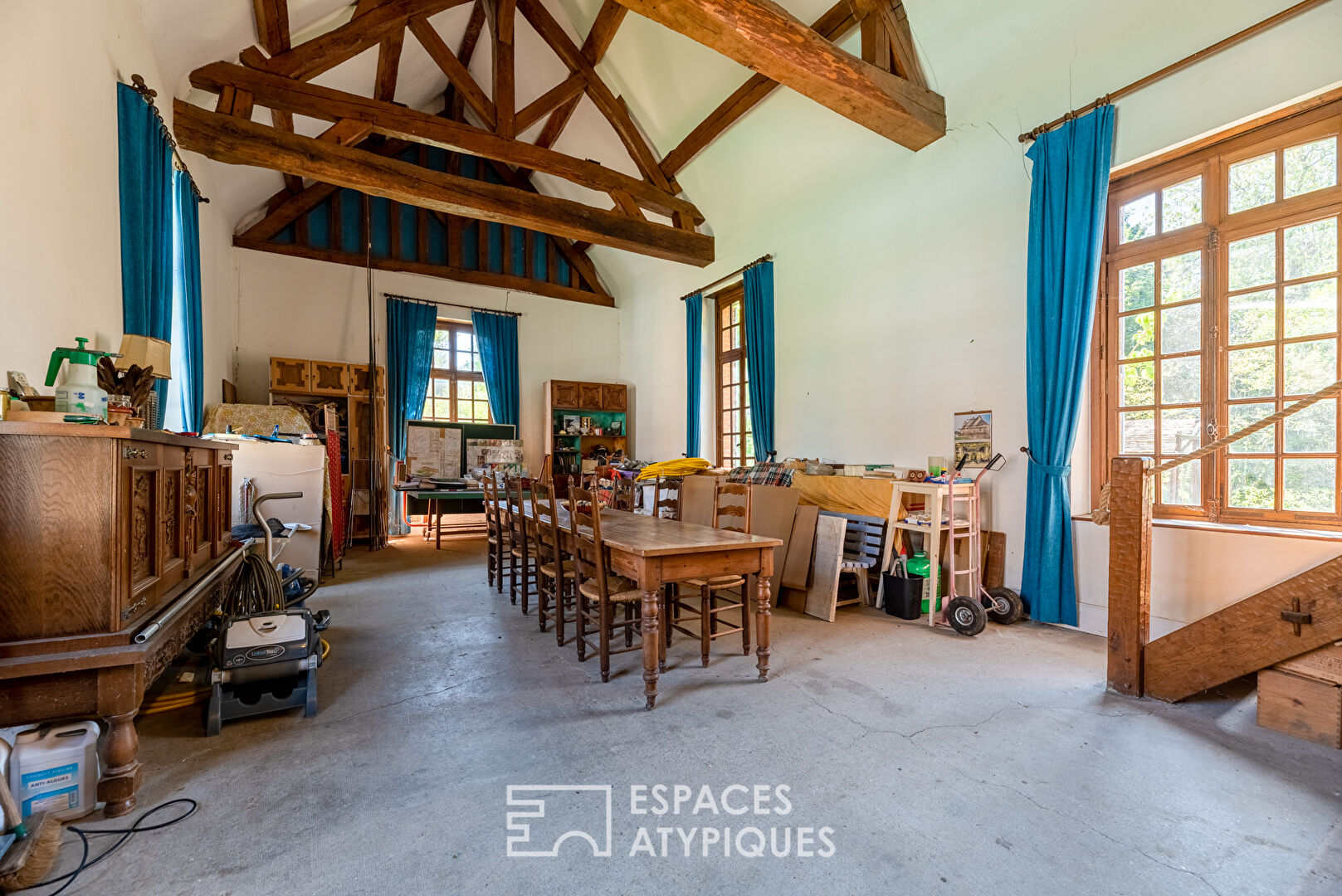 Moulin à blé du 17ème siècle avec dépendances