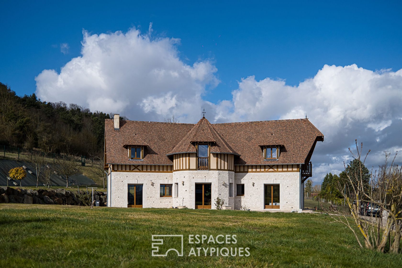 Maison normande contemporaine avec maison d’amis