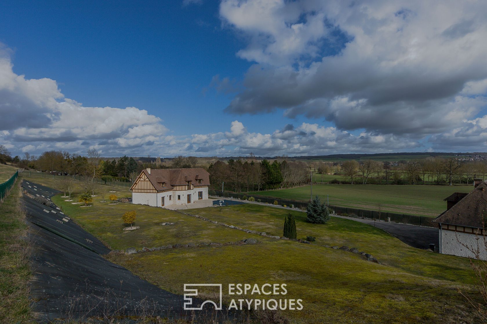 Maison normande contemporaine avec maison d’amis