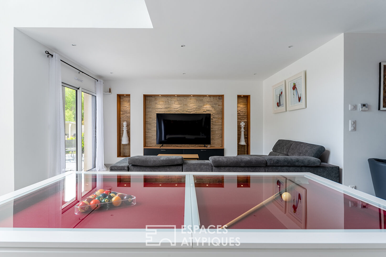 Maison d’architecte avec piscine au coeur d’un domaine privé