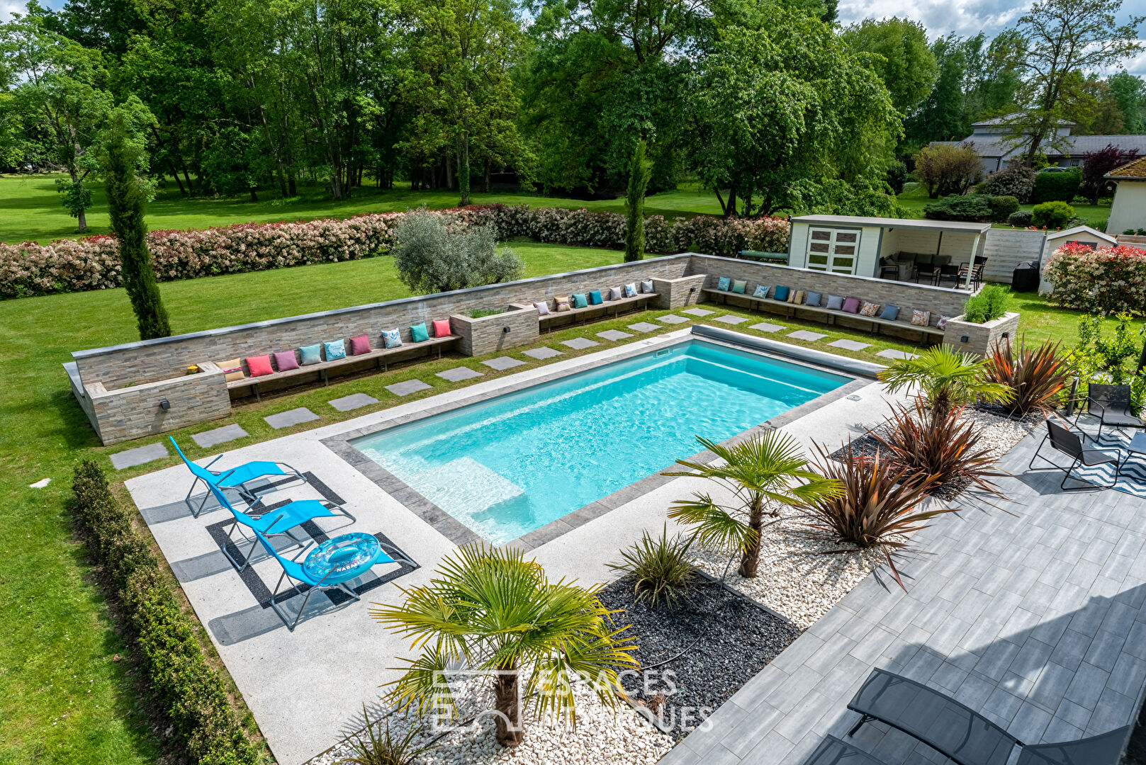Maison d’architecte avec piscine au coeur d’un domaine privé