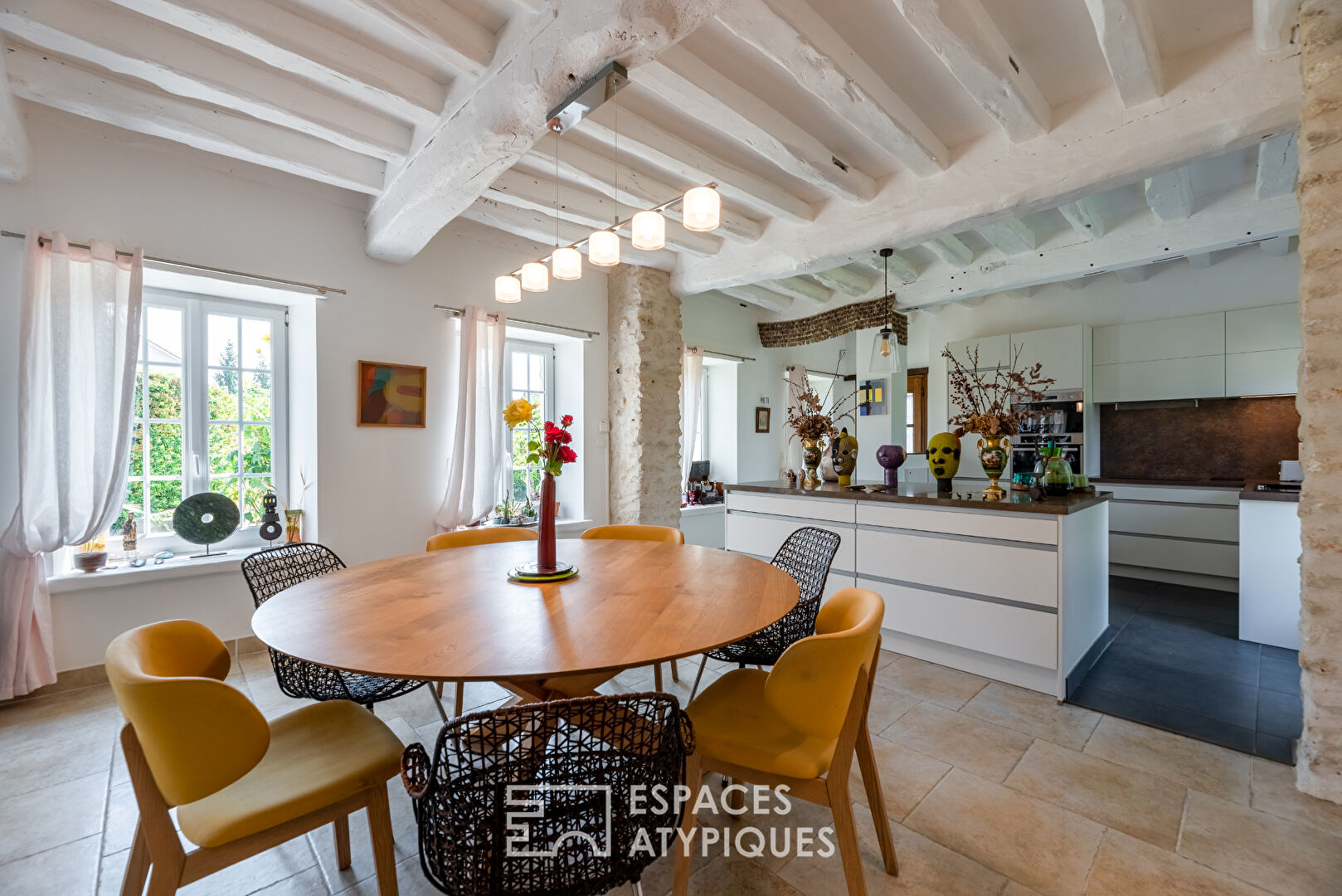 Magnificent stone house on the banks of the Seine