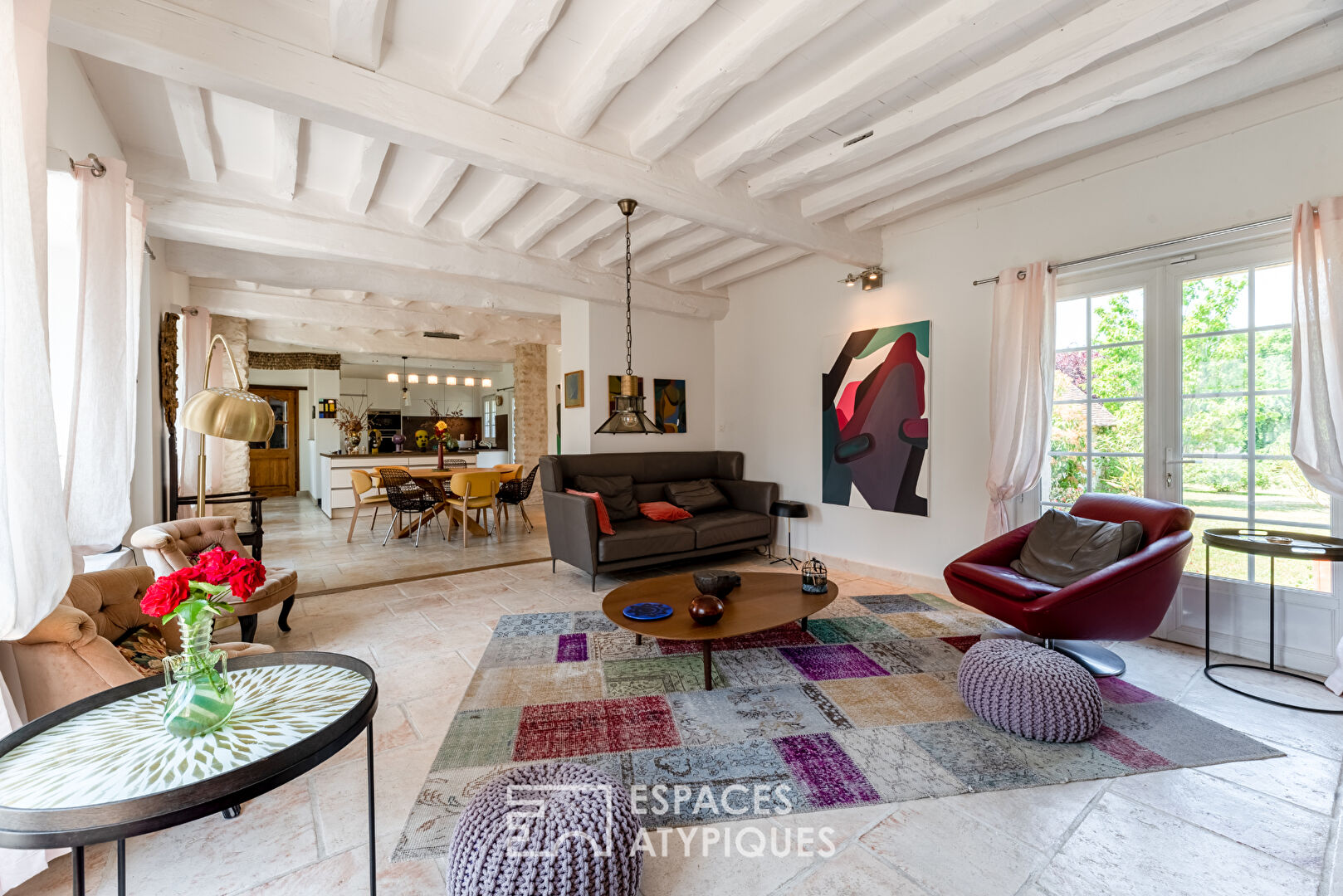 Magnificent stone house on the banks of the Seine