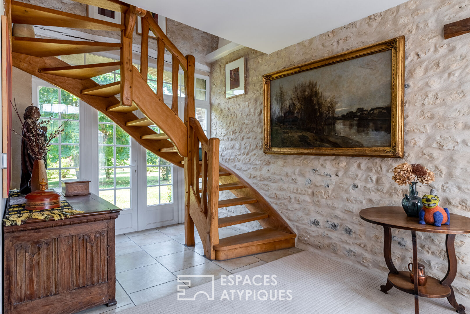 Magnificent stone house on the banks of the Seine