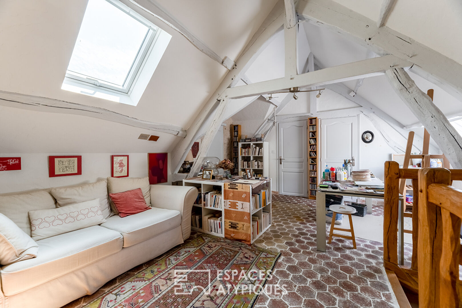 Magnificent stone house on the banks of the Seine