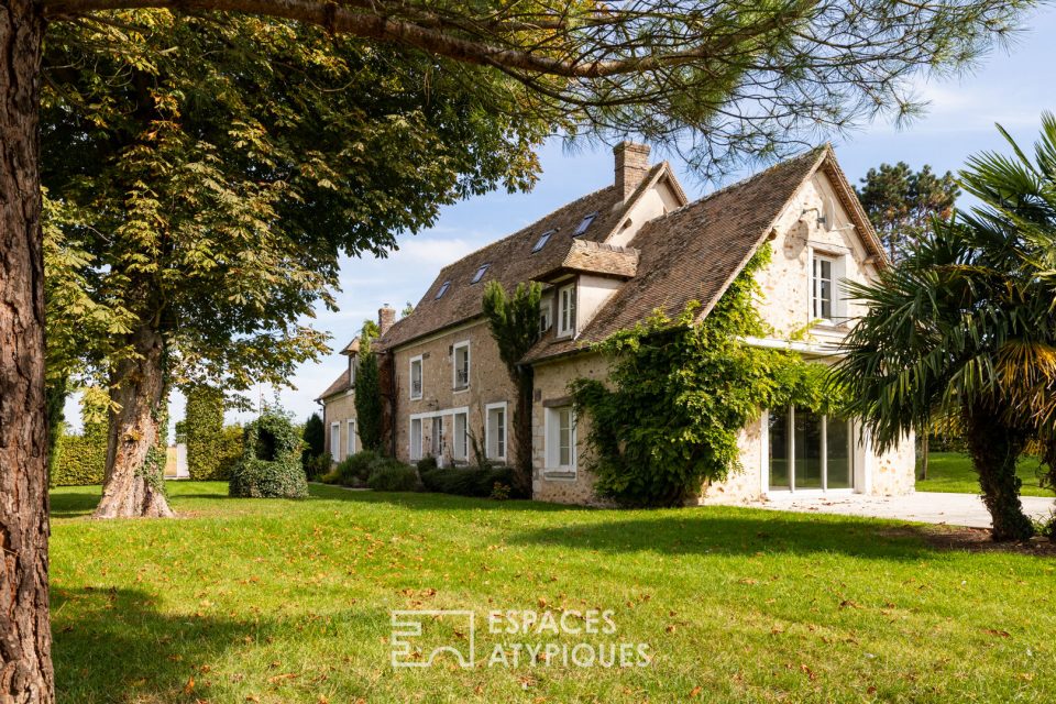 Ancien relais de poste réhabilité avec dépendance, tennis et poolhouse