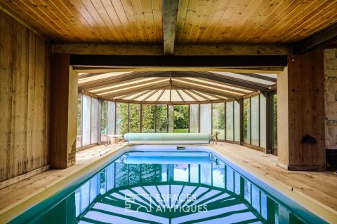 Ancien relais de poste réhabilité avec dépendance, tennis et poolhouse