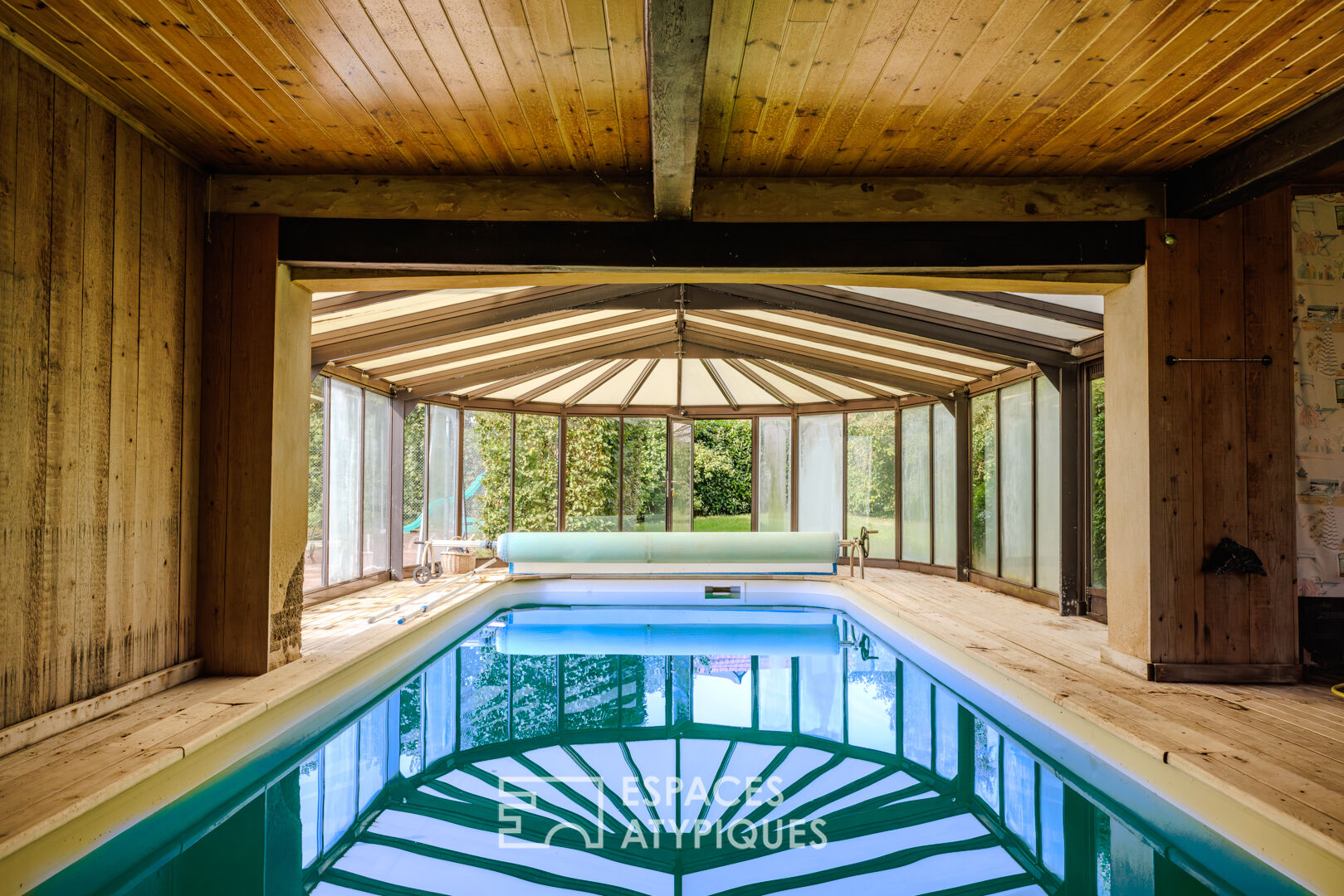 Ancien relais de poste réhabilité avec dépendance, tennis et poolhouse