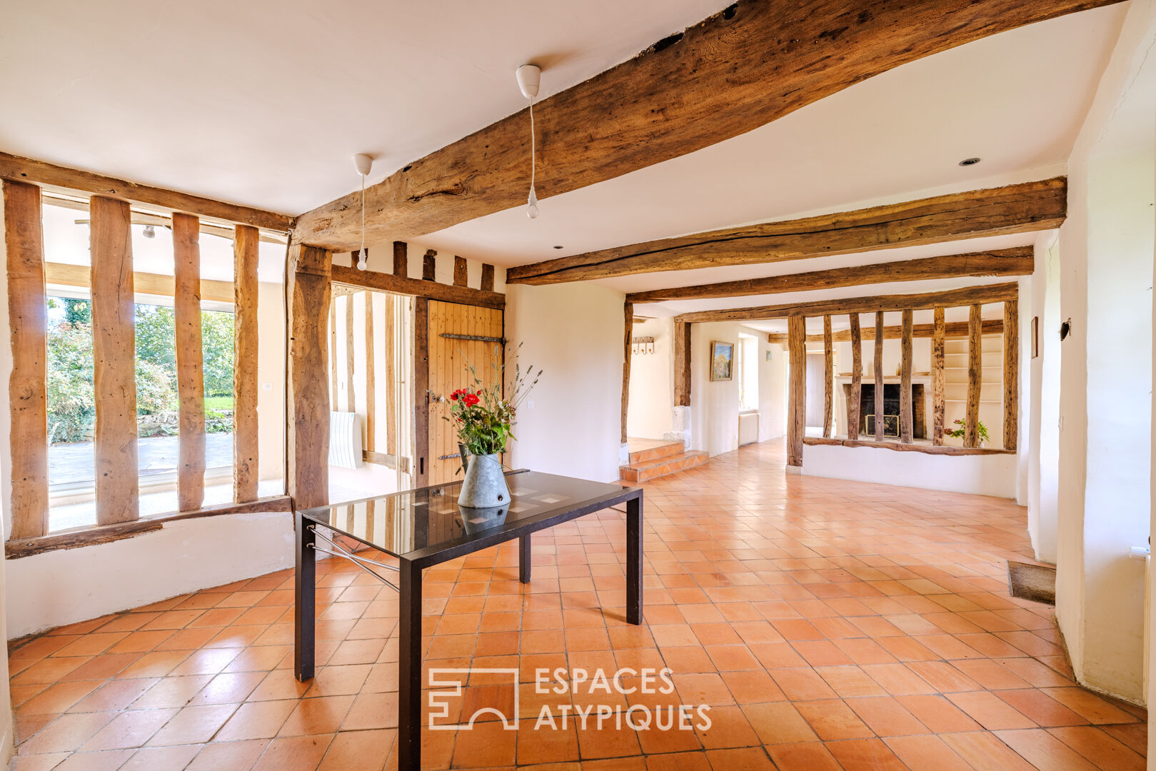 Ancien relais de poste réhabilité avec dépendance, tennis et poolhouse
