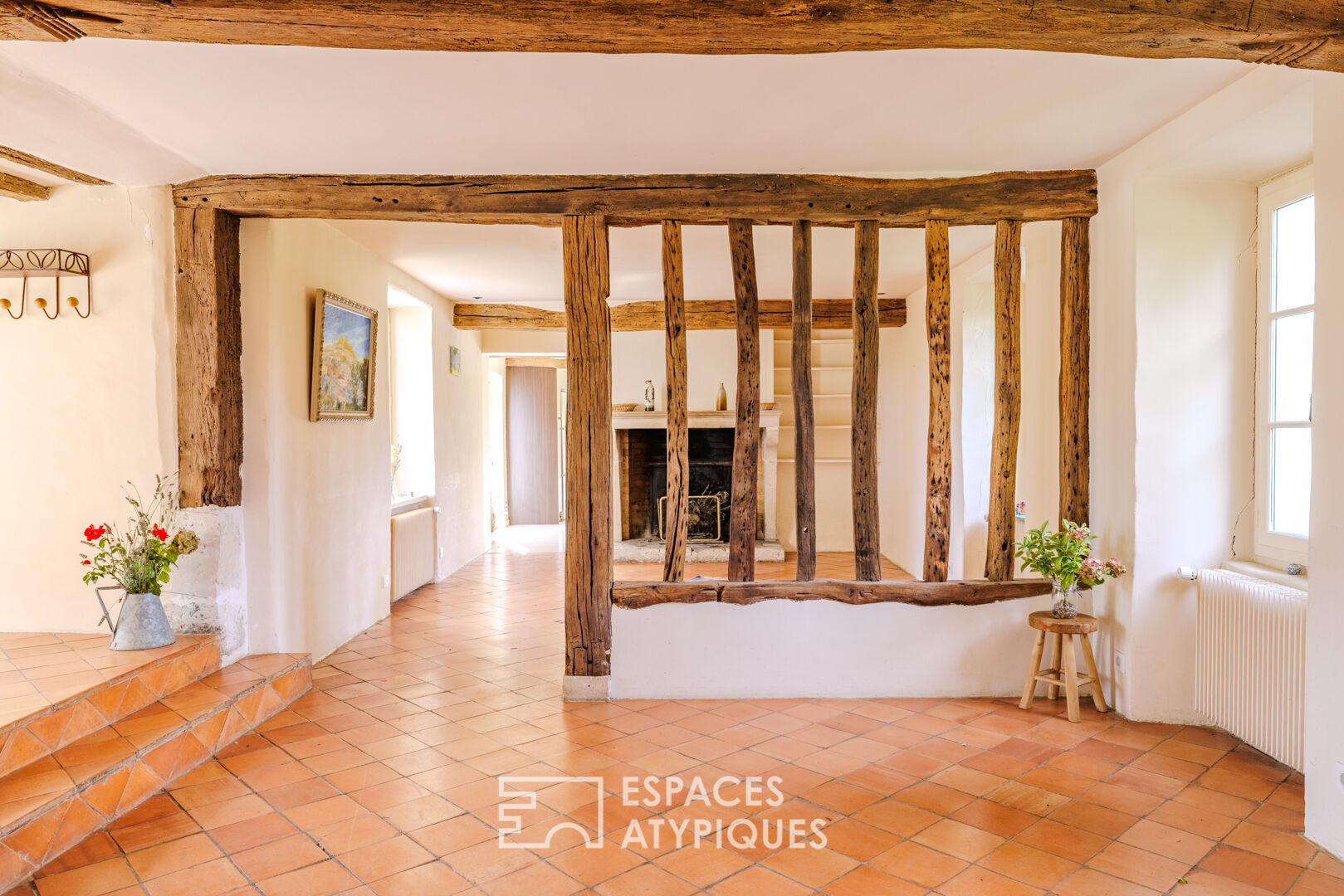 Ancien relais de poste réhabilité avec dépendance, tennis et poolhouse