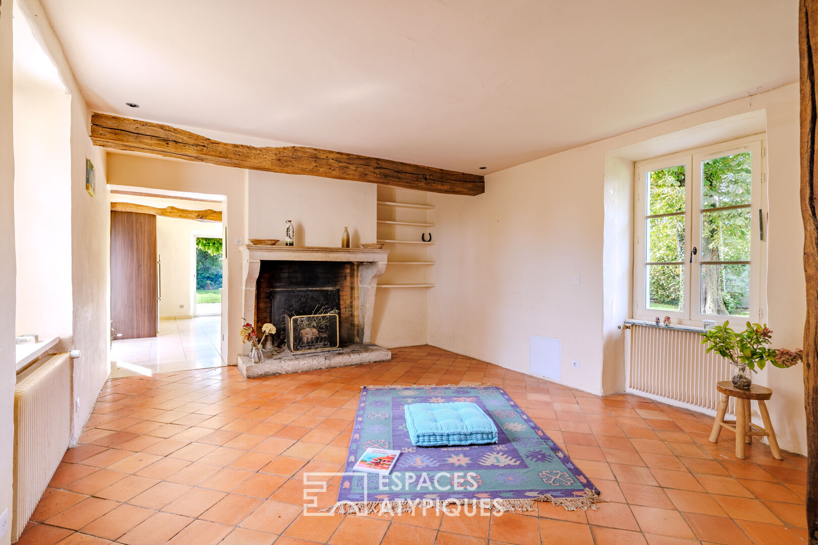 Ancien relais de poste réhabilité avec dépendance, tennis et poolhouse
